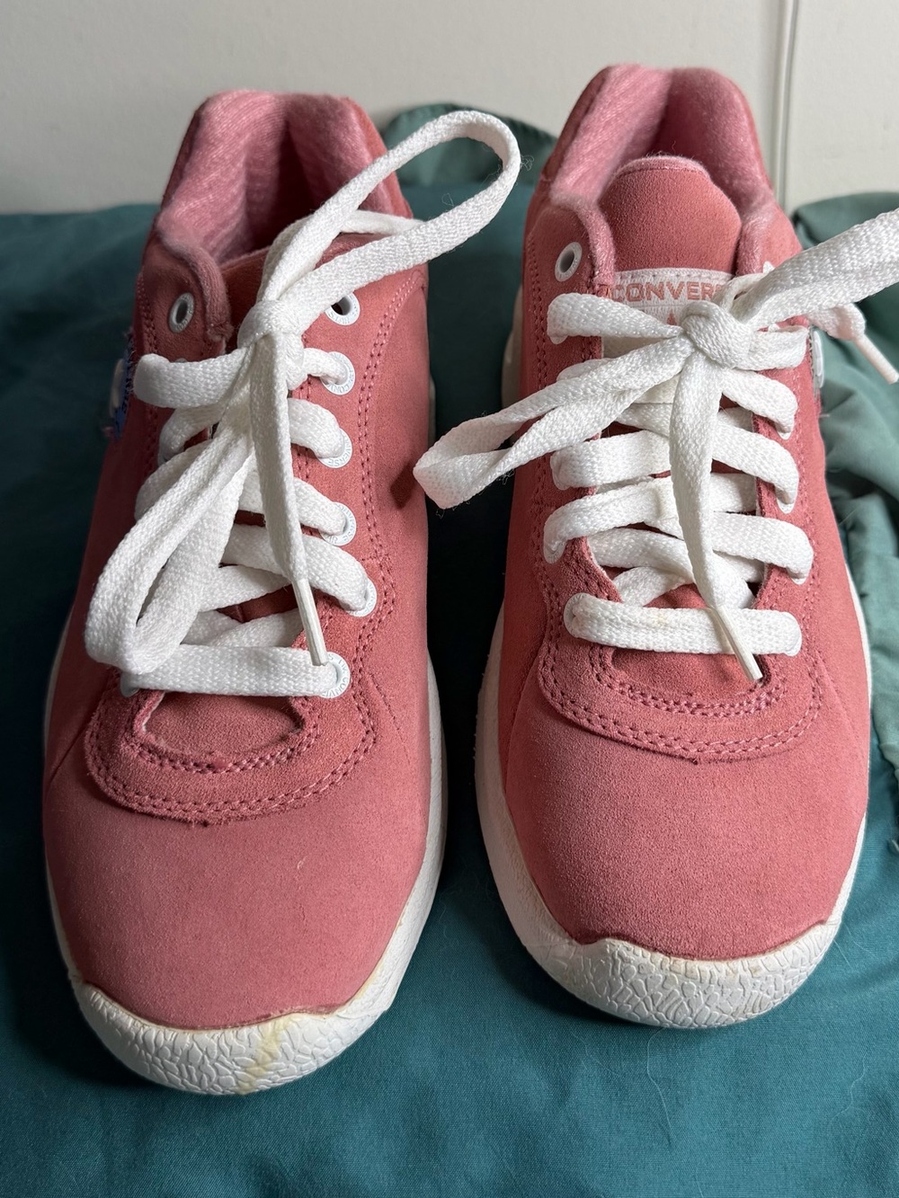 Y2K era Converse Dusty Rose Low-Top Sneakers with White Laces - Picture 1 of 6